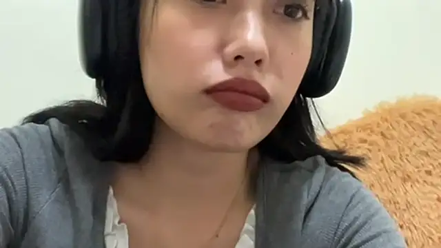 WilliemaeLourenco online show from April 26, 2026, 10:24 am