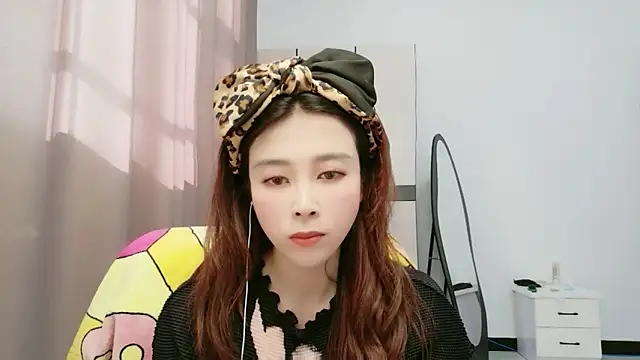 xiaoxiaohong030 online show from June 7, 2026, 7:56 am