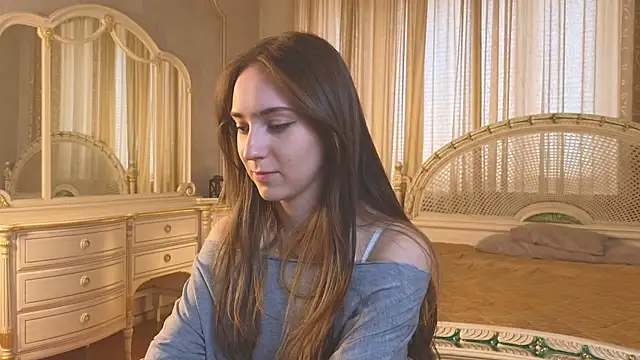 LoreCafasso online show from April 28, 2026, 4:17 am