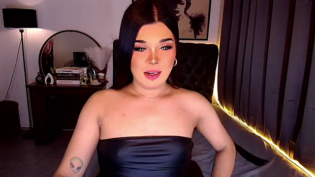Empress Candice online show from May 18, 2026, 11:49 am