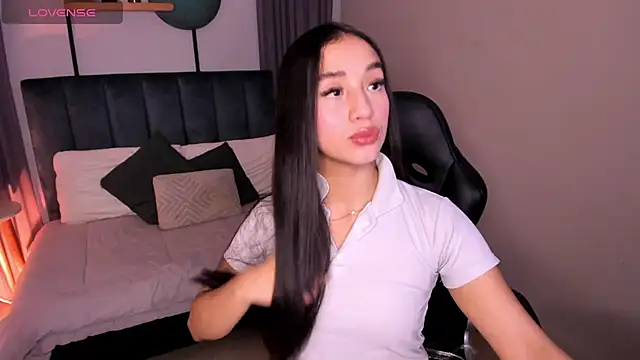 Snapshot of megann_blaze chatting on July 2, 2026, 4:02 pm megann blaze online show from July 2, 2026, 4:02 pm