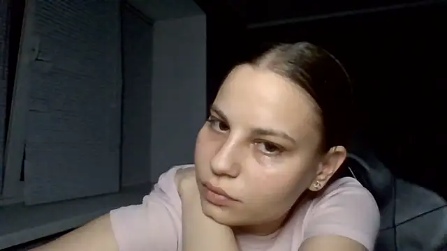  Linsyy ee  online show from June 10, 2026, 8:41 pm