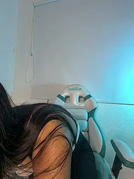 Arianna Toro  online show from August 5, 2026, 5:16 pm