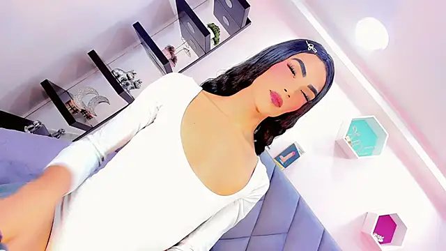 Darianavelazquez online show from May 23, 2026, 1:37 pm
