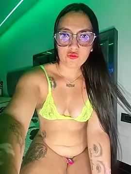 valeryrouse27 online show from April 27, 2026, 11:58 pm