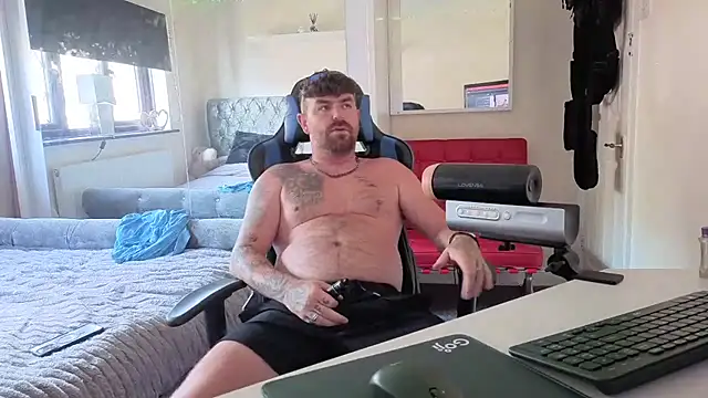 Naughtybihubbyxx online show from July 3, 2026, 8:43 am