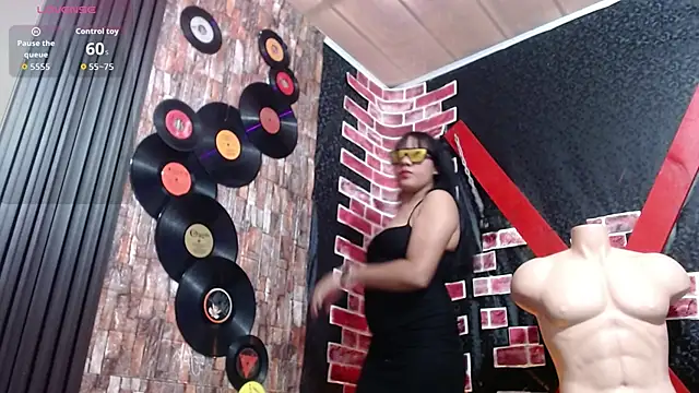 Dominatriz Arlette online show from June 9, 2026, 7:47 pm