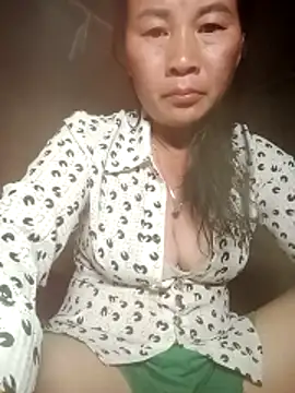 Snapshot of Lella_01 chatting on June 19, 2026, 2:43 pm Lella 01 online show from June 19, 2026, 2:43 pm