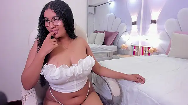 roxy domnin online show from May 9, 2026, 4:39 am