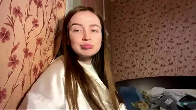 Chloooee online show from May 5, 2026, 4:26 pm