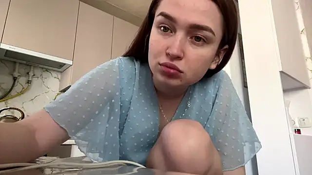 Chloooee online show from May 6, 2026, 10:42 am