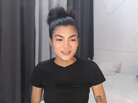 AveryBlesss online show from June 10, 2026, 11:42 am