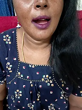 Snapshot of Sunitha-tamilponu chatting on June 18, 2026, 6:13 am Sunitha-tamilponu online show from June 18, 2026, 6:13 am