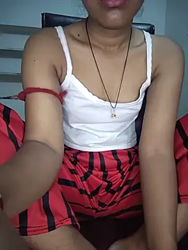 ESHA-LOVE online show from June 12, 2026, 11:35 pm