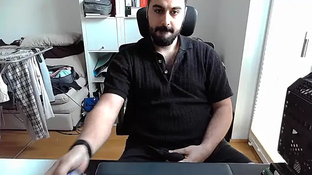 Voyagercam online show from April 26, 2026, 5:21 pm