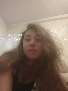 -NicoleSmith- online show from May 5, 2026, 6:16 pm