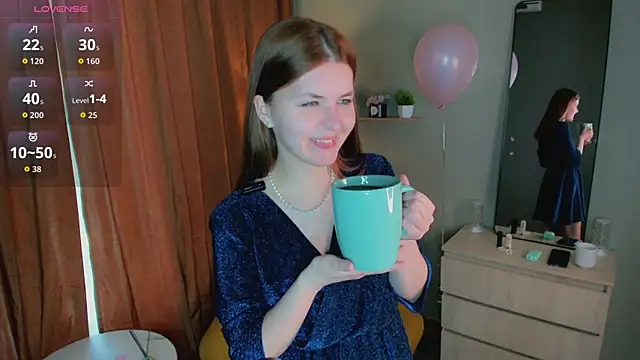 LeyaBloom online show from May 18, 2026, 10:32 am
