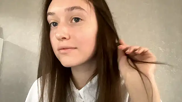 LisaSunrise online show from April 28, 2026, 1:26 am