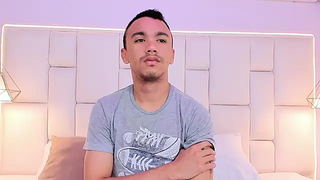 AndresSolorzano1 online show from May 2, 2026, 11:26 am