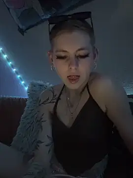 Lina-420 online show from May 30, 2026, 8:17 pm