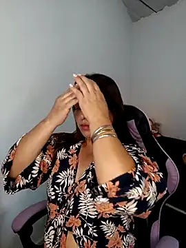 Madame scarlet44 online show from May 4, 2026, 2:02 pm
