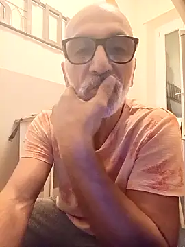 circusmale online show from April 26, 2026, 8:17 pm