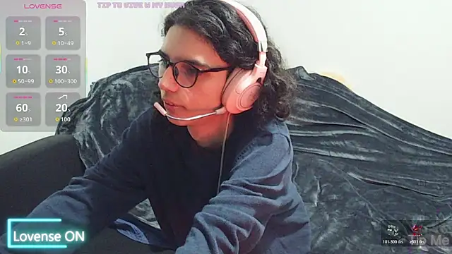 Snapshot of hxxyro1 chatting on August 2, 2026, 2:32 am hxxyro1 online show from August 2, 2026, 2:32 am