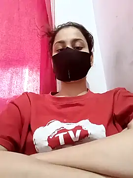 saniyamirza000777 online show from April 28, 2026, 7:57 am