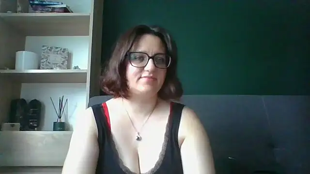 Snapshot of sensual_paris chatting on August 3, 2026, 5:28 am sensual paris online show from August 3, 2026, 5:28 am