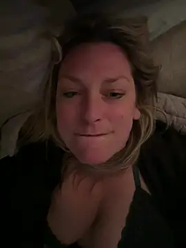 bigtitslivetofuck online show from March 14, 2025, 4:21 am