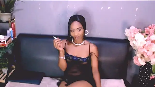 LolaSavageXO online show from June 1, 2026, 6:53 pm