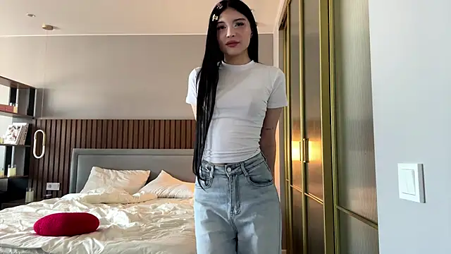 MerlynPoor online show from May 3, 2026, 6:19 am