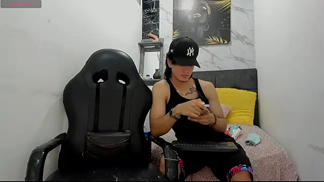 sweetauracouple online show from July 14, 2026, 3:00 am
