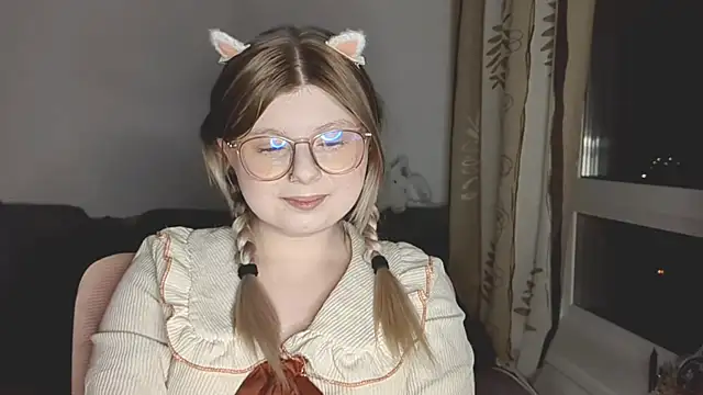 Snapshot of YukiBlush chatting on May 20, 2026, 8:59 pm YukiBlush online show from May 20, 2026, 8:59 pm
