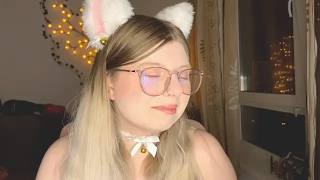 Snapshot of YukiBlush chatting on June 13, 2026, 9:02 pm YukiBlush online show from June 13, 2026, 9:02 pm