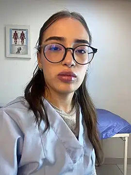 Sweet Milaa1 online show from May 13, 2026, 6:05 pm