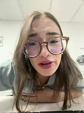 Snapshot of Sweet_Milaa1 chatting on August 3, 2026, 7:50 pm Sweet Milaa1 online show from August 3, 2026, 7:50 pm