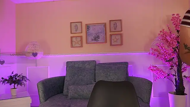 VioletJoness  online show from June 2, 2026, 11:34 am