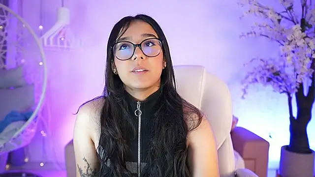Snapshot of VioletJoness_ chatting on July 30, 2026, 11:42 am VioletJoness online show from July 30, 2026, 11:42 am