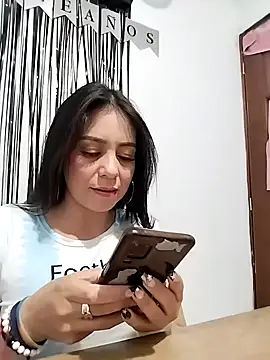 Snapshot of Gatita-fiufiu chatting on May 1, 2026, 3:33 am Gatita-fiufiu online show from May 1, 2026, 3:33 am