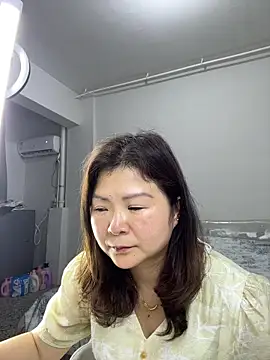 Snapshot of linda51863 chatting on June 3, 2026, 1:03 pm linda51863 online show from June 3, 2026, 1:03 pm
