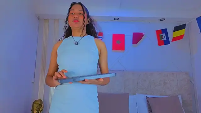 secretestrella online show from June 26, 2026, 2:49 am