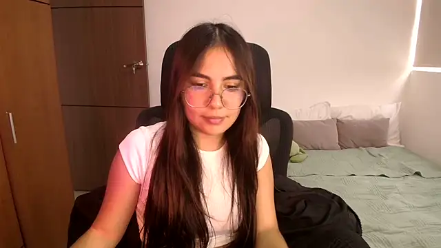 abbyyandmaxx online show from June 9, 2026, 4:07 pm