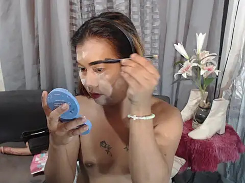 AMIRACUMS online show from May 13, 2026, 3:09 pm