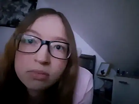 Freaky-Doll online show from May 3, 2026, 7:20 pm