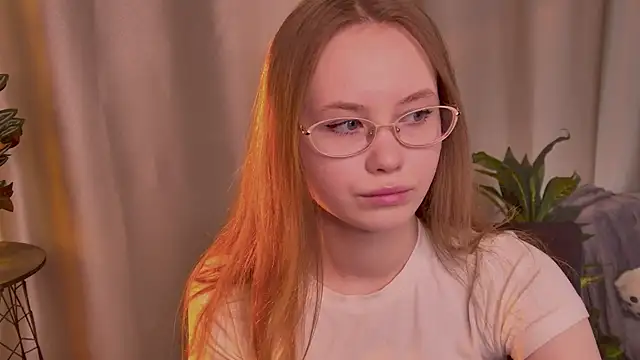 FloraLarsson online show from June 2, 2026, 10:28 am