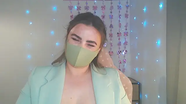 MillaVelvet online show from May 11, 2026, 12:11 pm