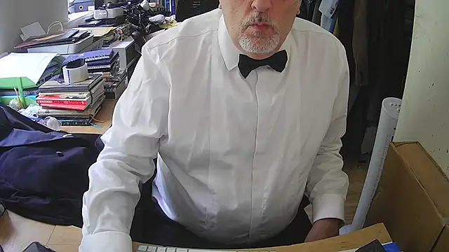 SuitedSub63 online show from August 5, 2026, 1:25 pm