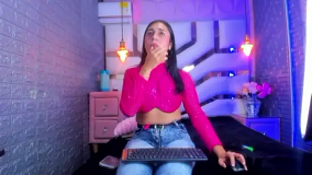 MahiaraHot online show from May 6, 2026, 2:19 am