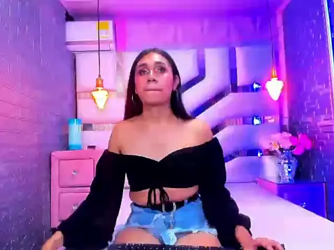 MahiaraHot online show from May 8, 2026, 2:17 am